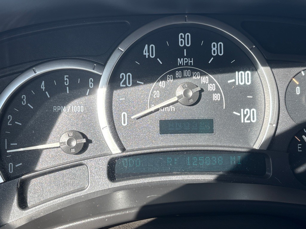 2004 Cadillac Escalade Image 18