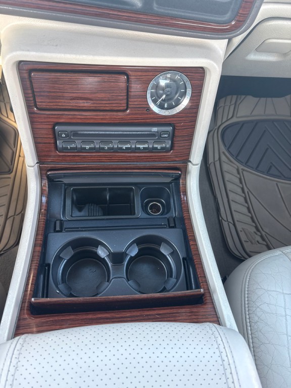 2004 Cadillac Escalade Image 19