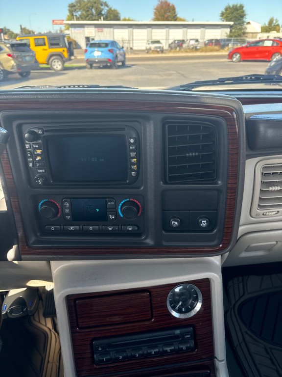 2004 Cadillac Escalade Image 20