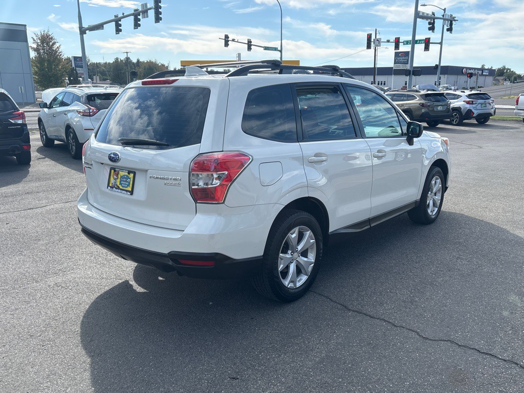2016 Subaru Forester Image 7