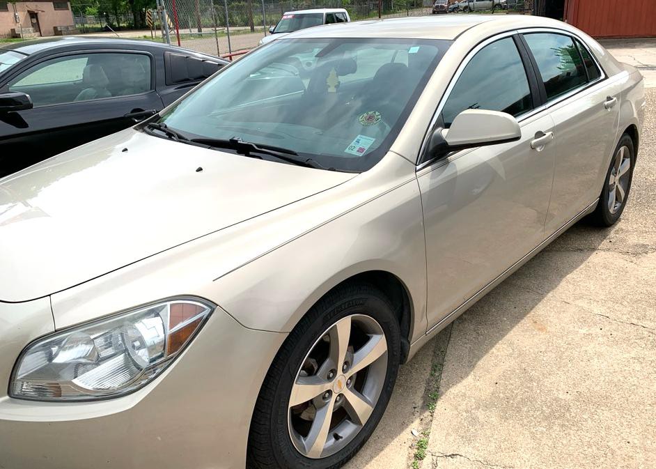 2011 Chevrolet Malibu Image 2