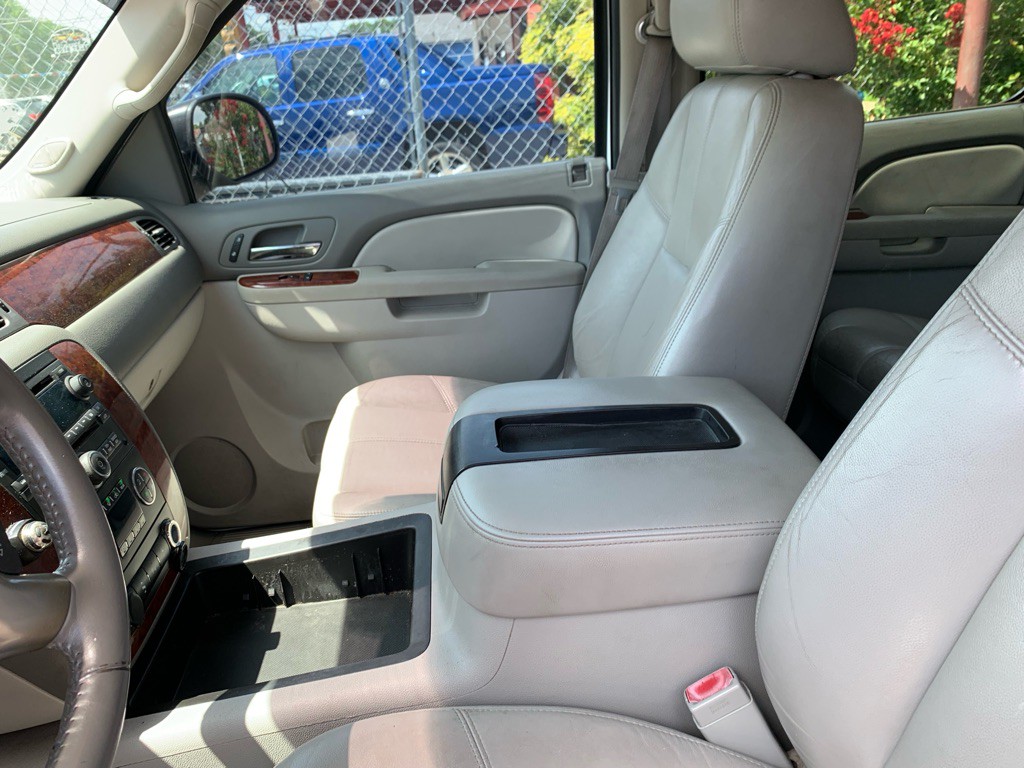 2014 Chevrolet Suburban Image 4