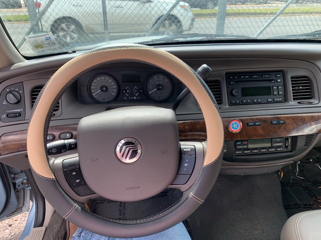 2007 Mercury Grand Marquis Image 10