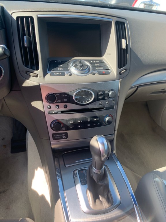 2012 INFINITI G37 Image 6
