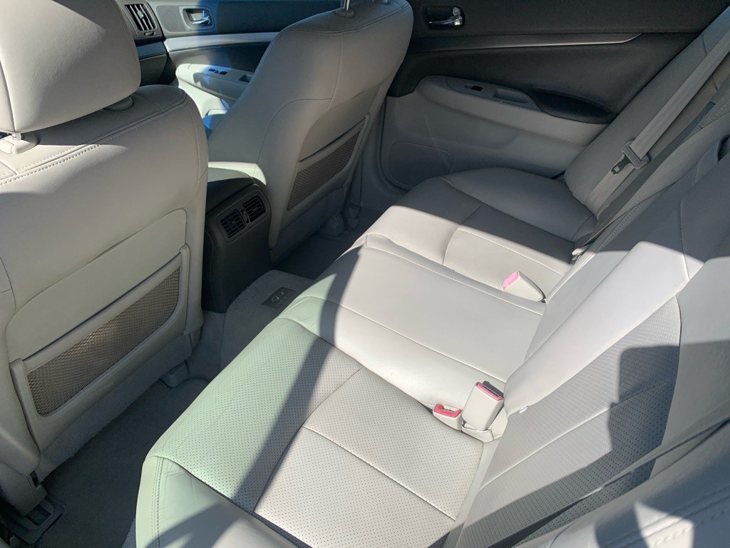 2012 INFINITI G37 Image 7