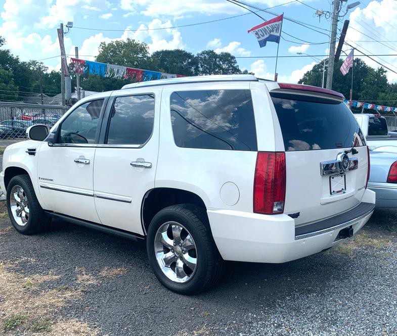 2007 Cadillac Escalade Image 1