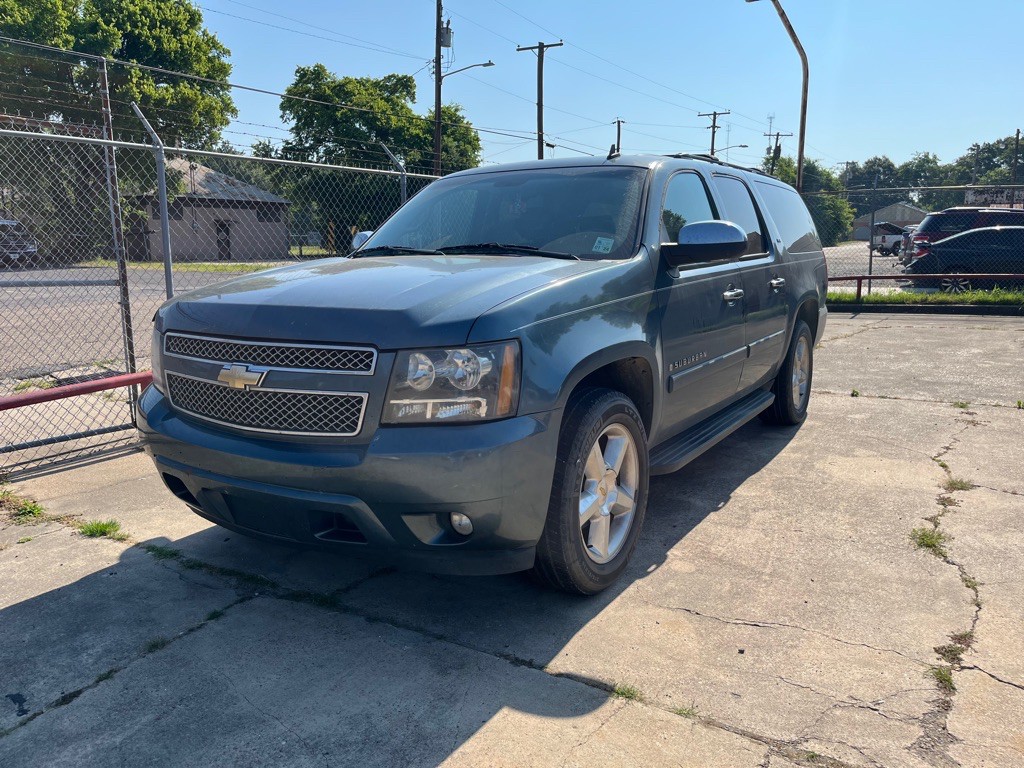 2008 Chevrolet Suburban Image 2
