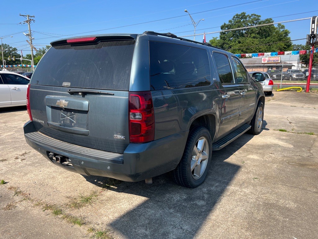 2008 Chevrolet Suburban Image 3