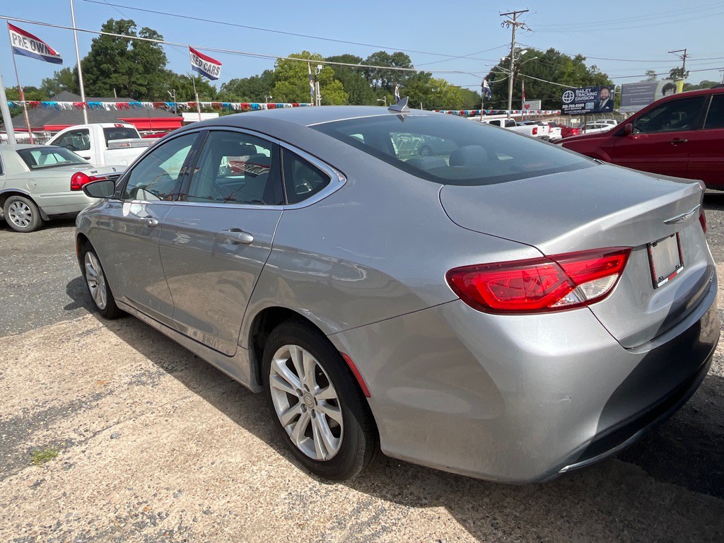 2016 Chrysler 200 Image 3