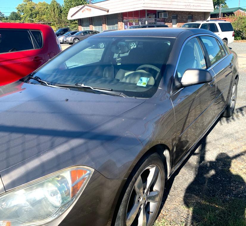 2011 Chevrolet Malibu Image 2