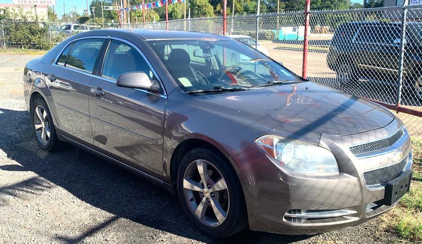 2011 Chevrolet Malibu Image 3