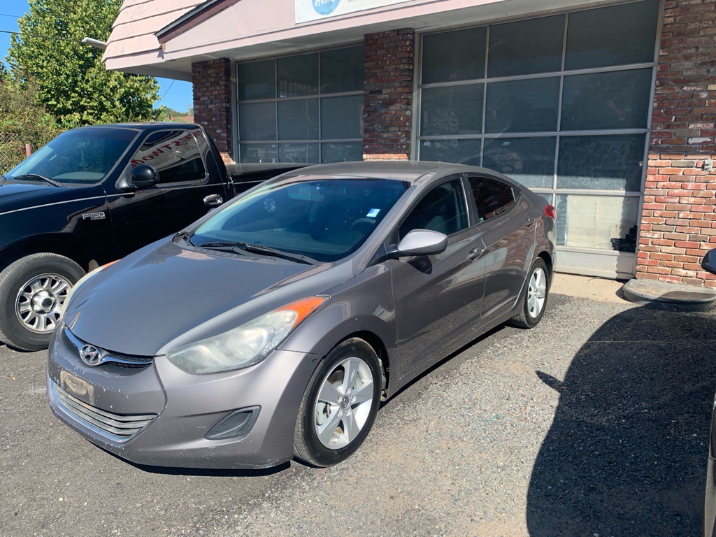 2013 Hyundai Elantra Image 1