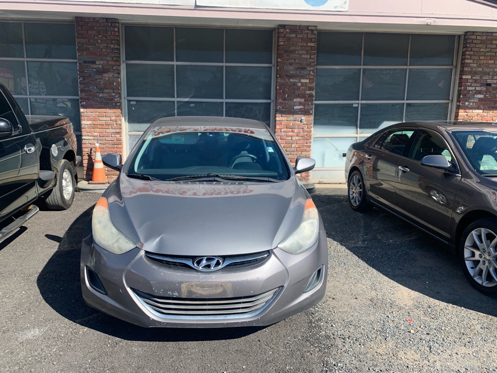 2013 Hyundai Elantra Image 2