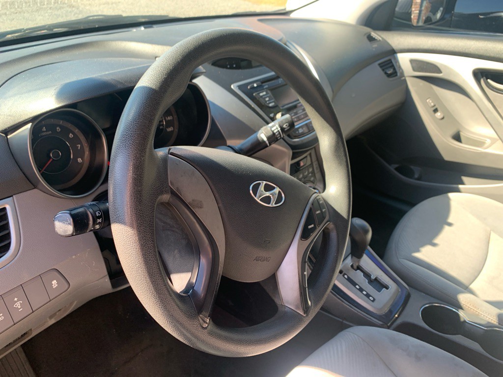 2013 Hyundai Elantra Image 8