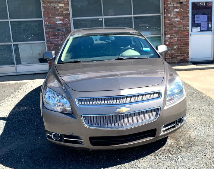 2010 Chevrolet Malibu Image 2
