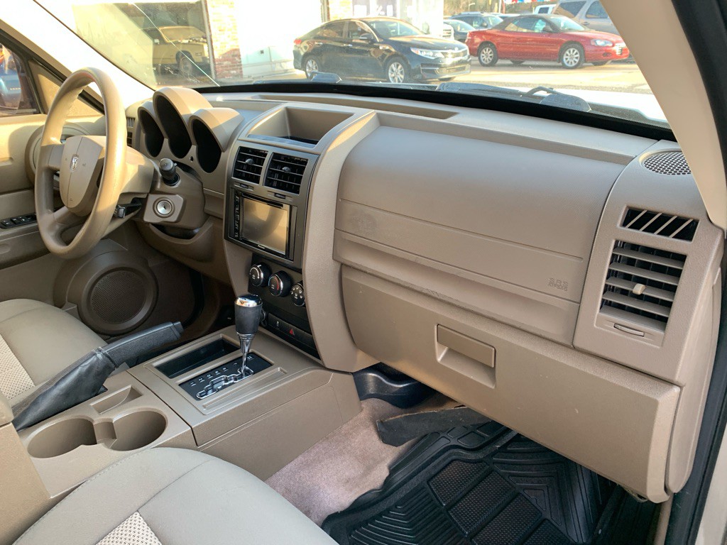 2010 Dodge Nitro Image 12