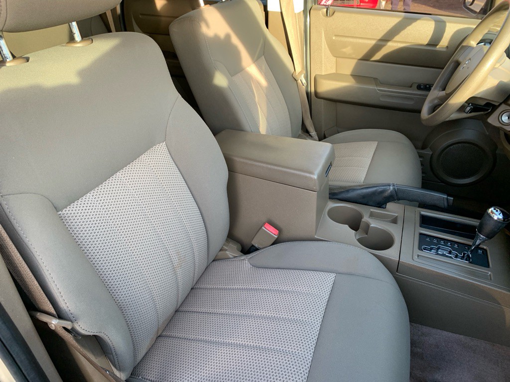 2010 Dodge Nitro Image 13