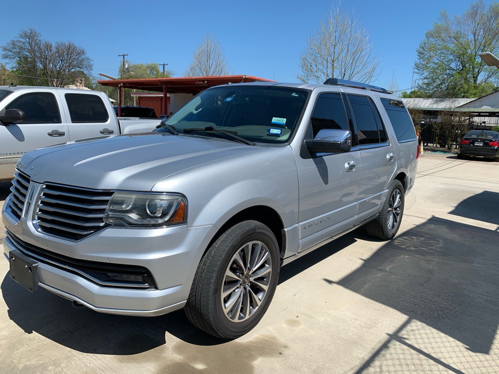 2015 Lincoln Navigator Image 2