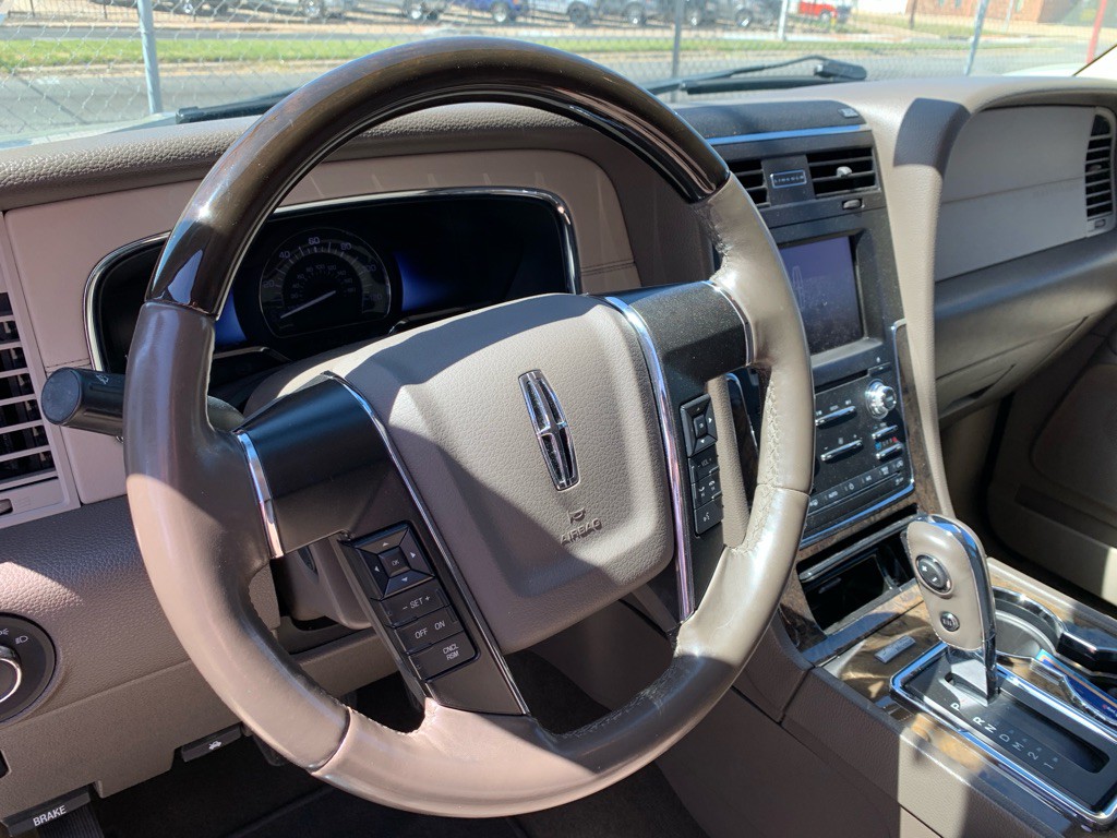 2015 Lincoln Navigator Image 8