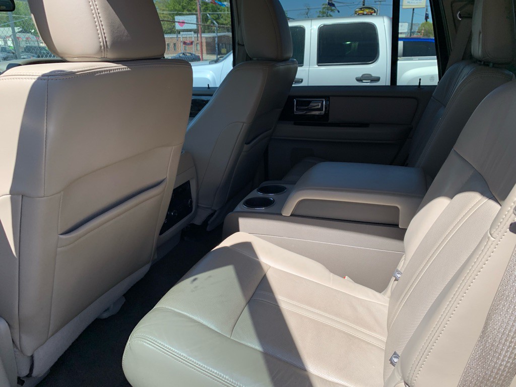 2015 Lincoln Navigator Image 9