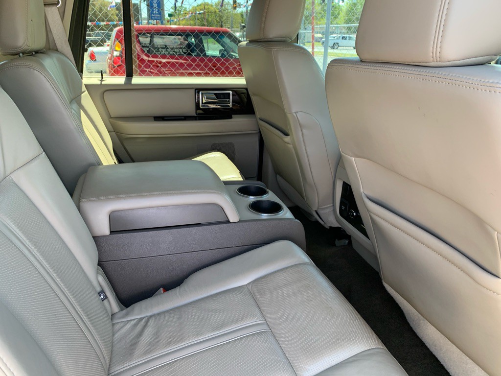 2015 Lincoln Navigator Image 11