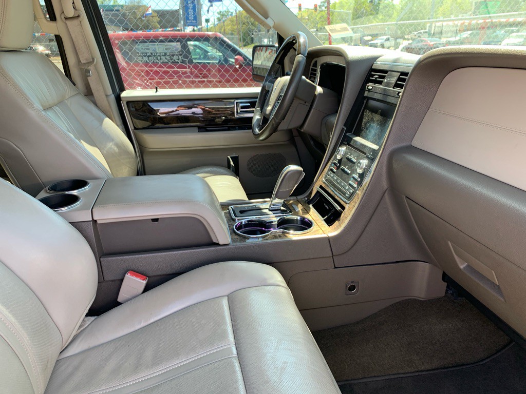 2015 Lincoln Navigator Image 12