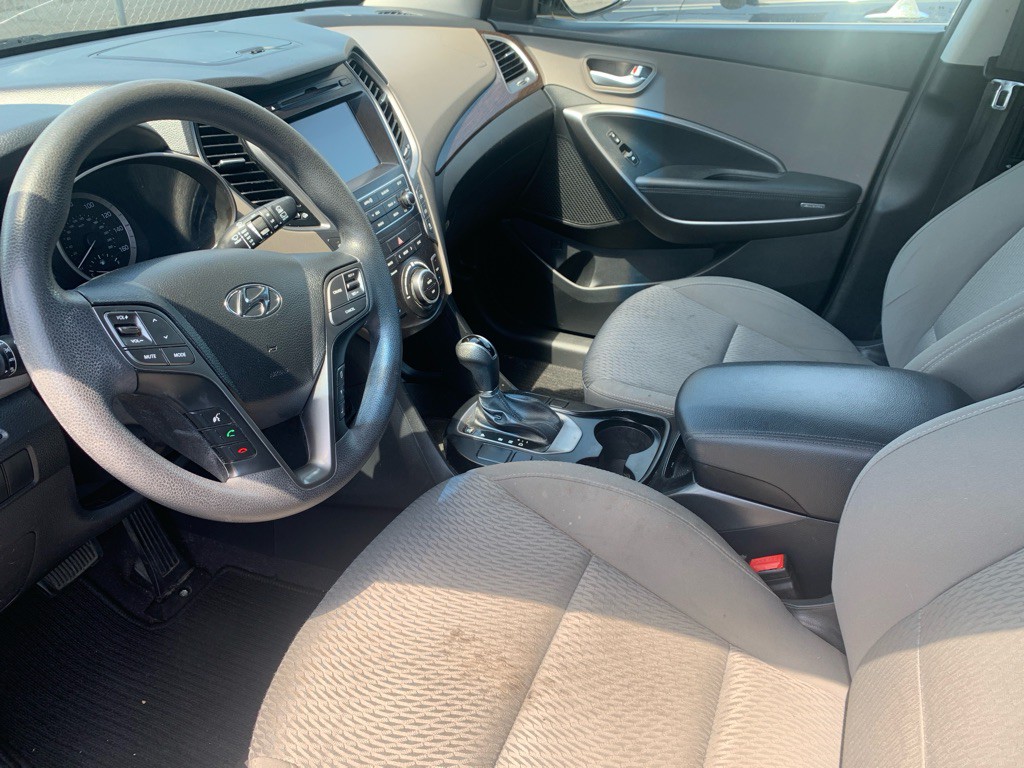 2017 Hyundai Santa Fe Image 7
