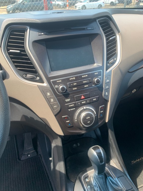 2017 Hyundai Santa Fe Image 8