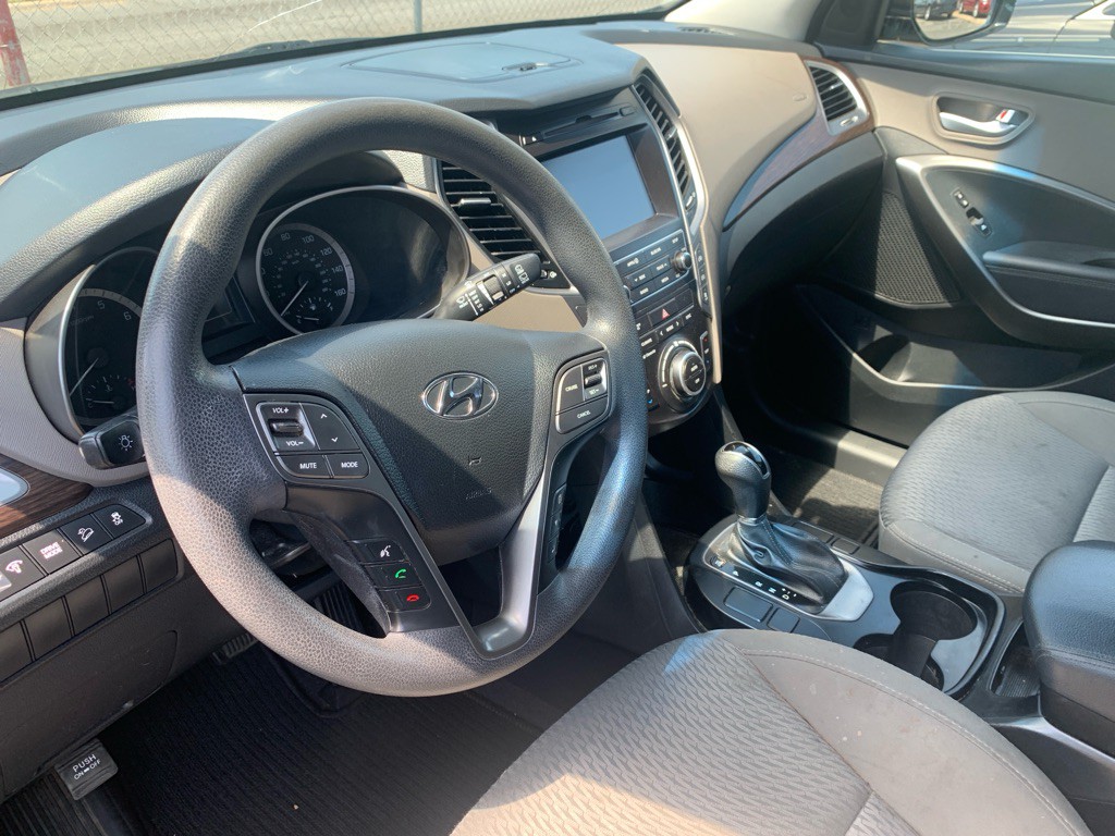 2017 Hyundai Santa Fe Image 9