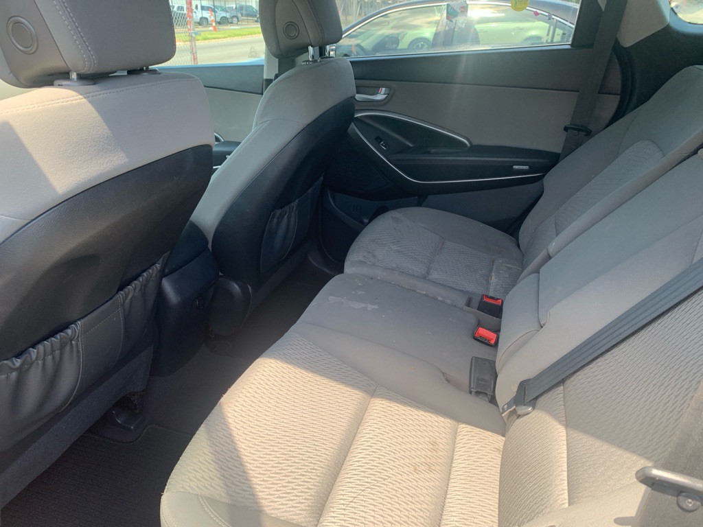 2017 Hyundai Santa Fe Image 10