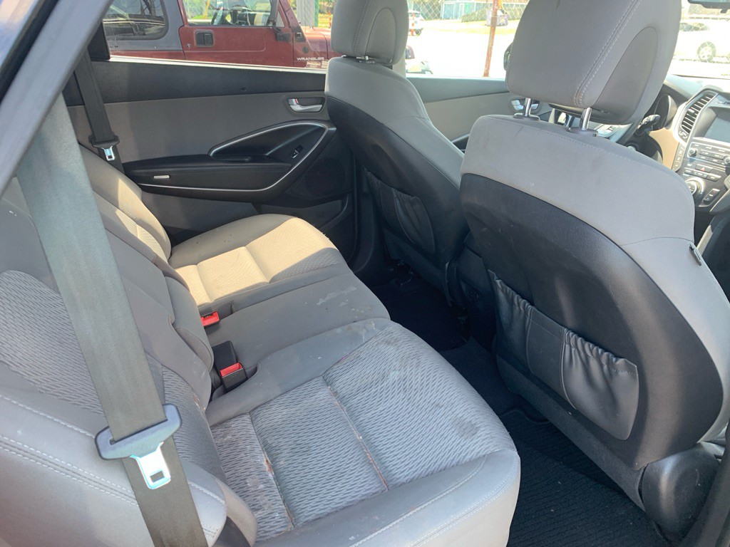 2017 Hyundai Santa Fe Image 11