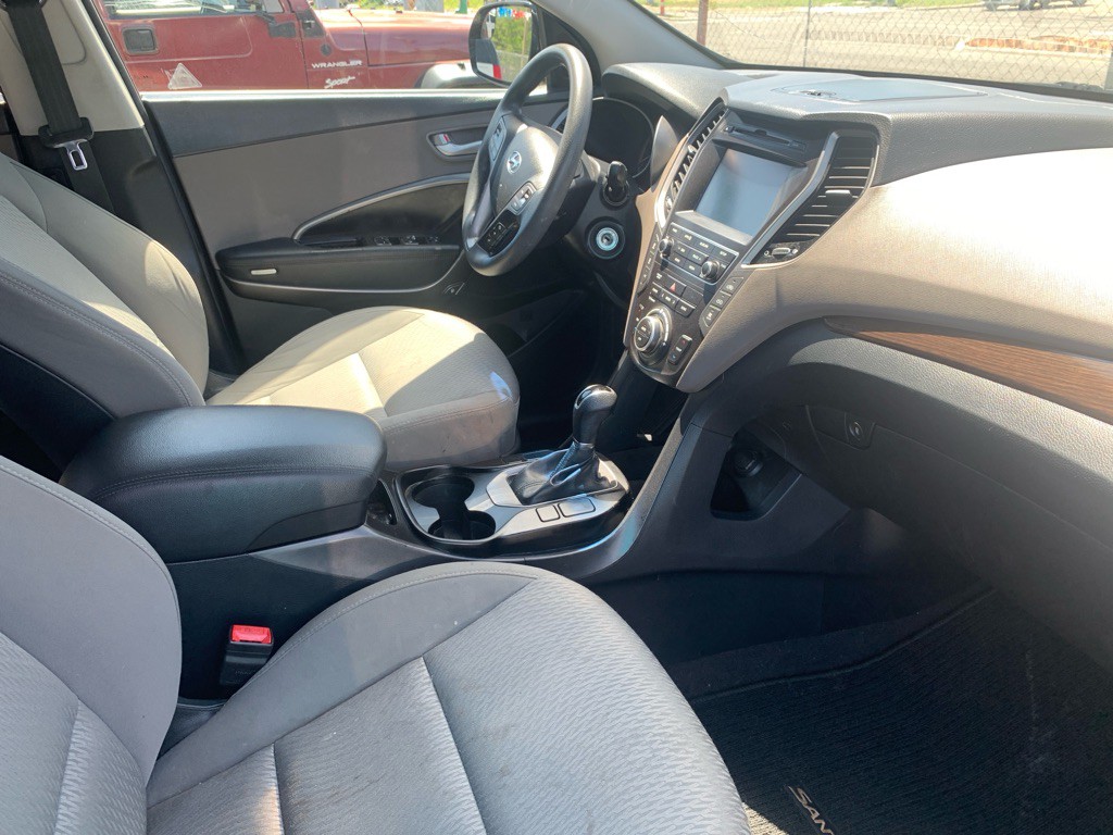 2017 Hyundai Santa Fe Image 12