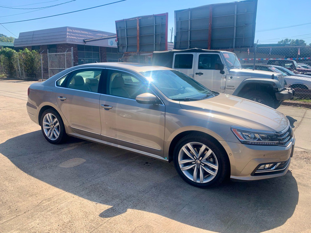 2017 Volkswagen Passat Image 2