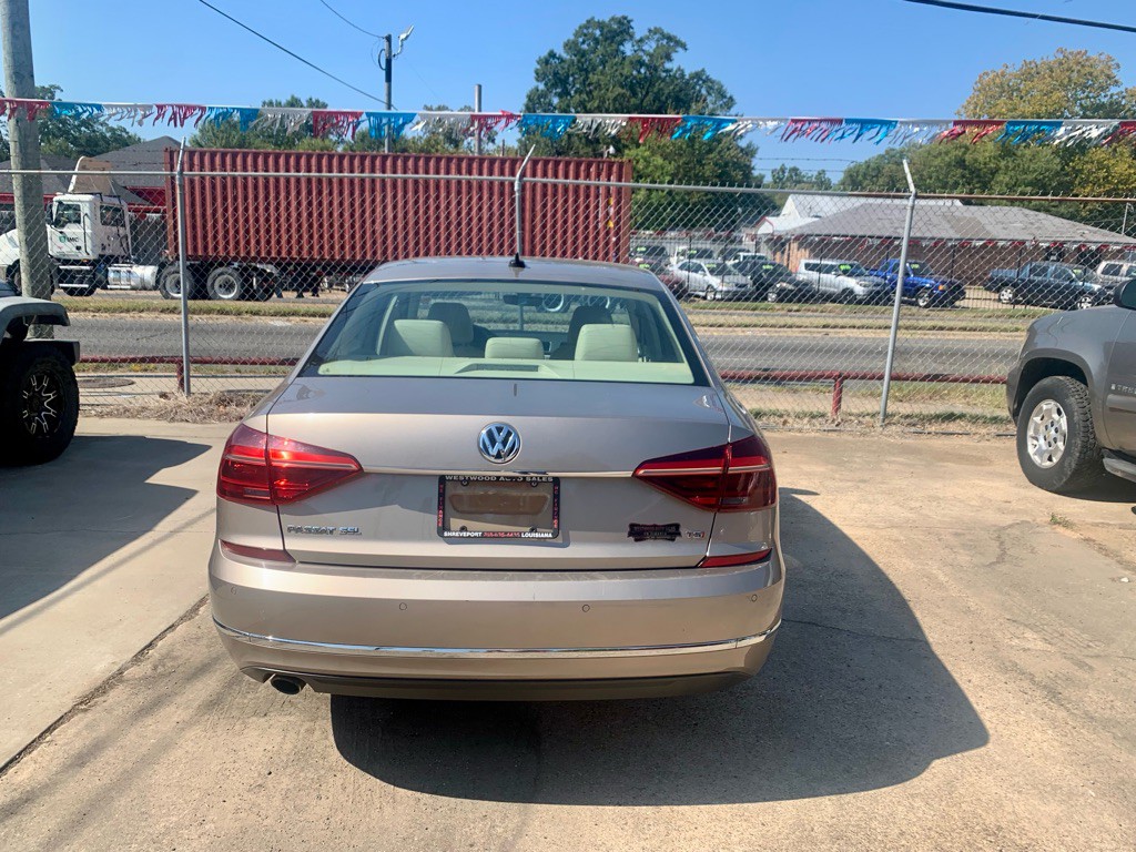 2017 Volkswagen Passat Image 4