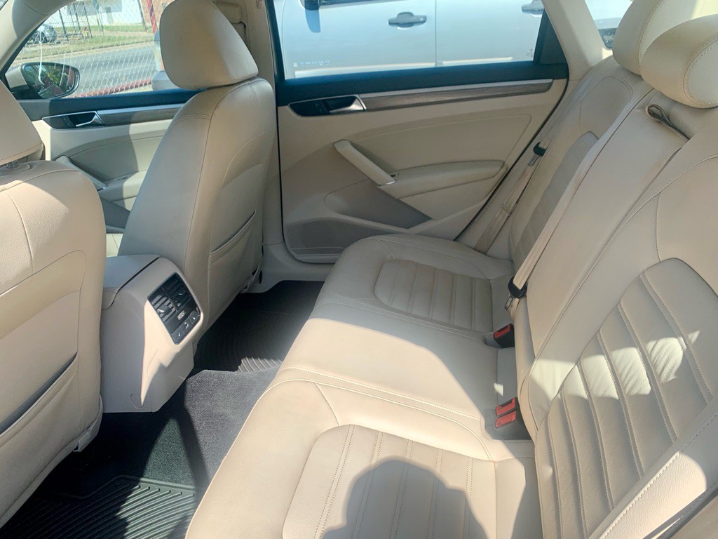 2017 Volkswagen Passat Image 6