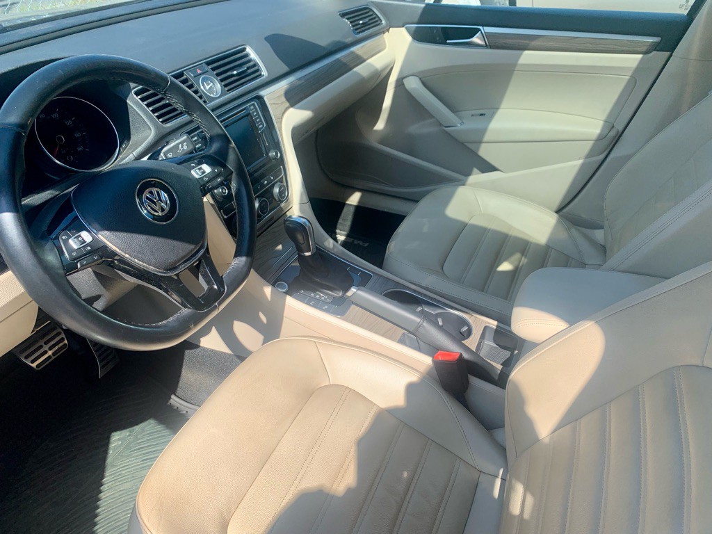 2017 Volkswagen Passat Image 8