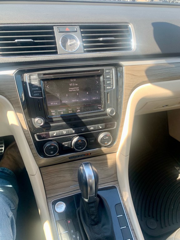 2017 Volkswagen Passat Image 10