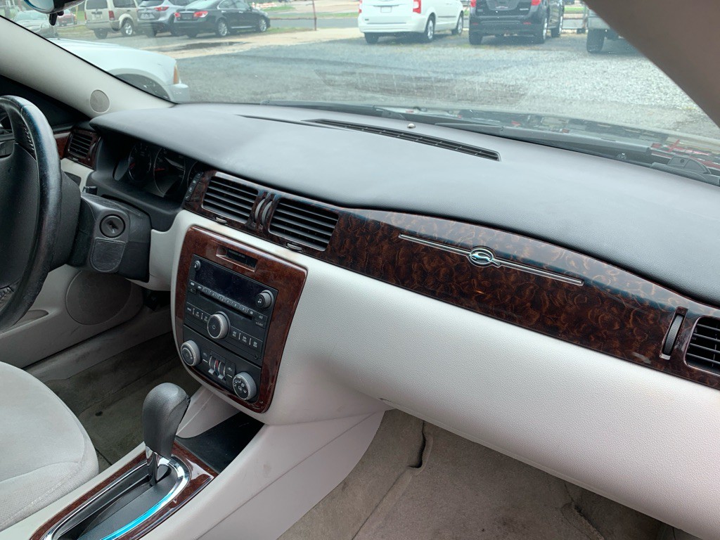 2011 Chevrolet Impala Image 12