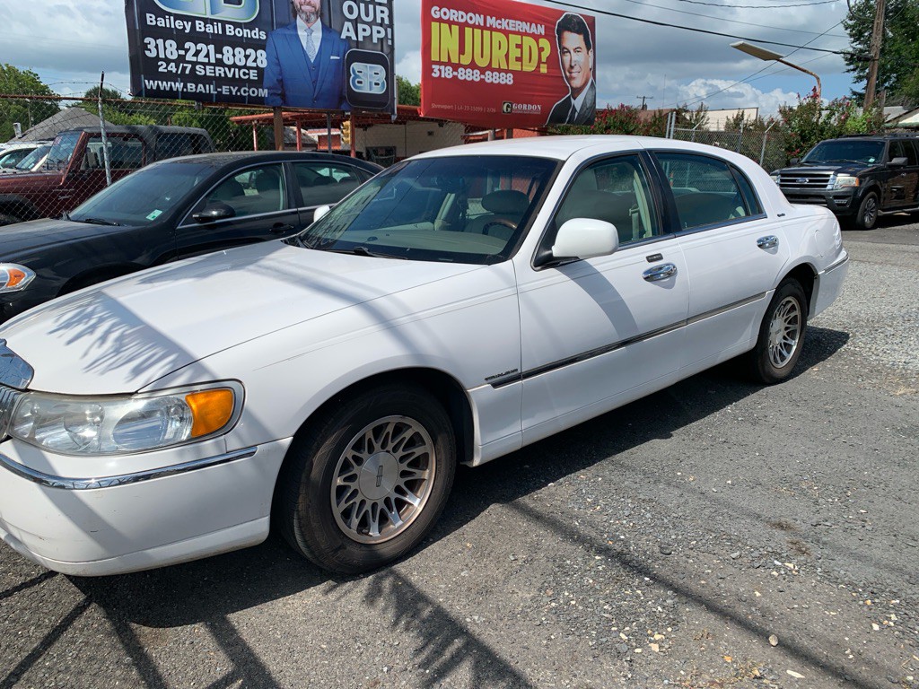 2001 Lincoln Town Car Image 4