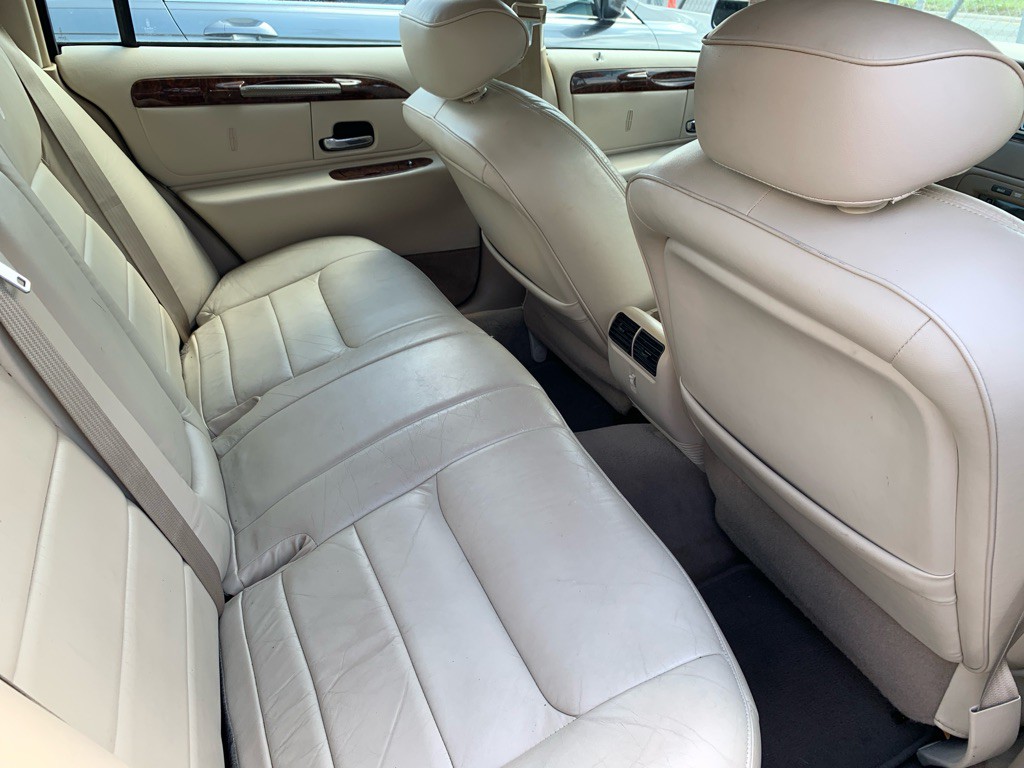 2001 Lincoln Town Car Image 7