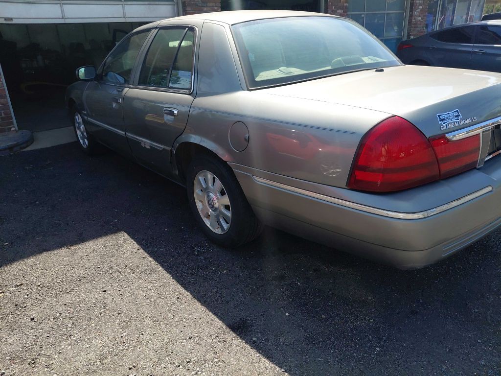 2004 Mercury Grand Marquis Image 3