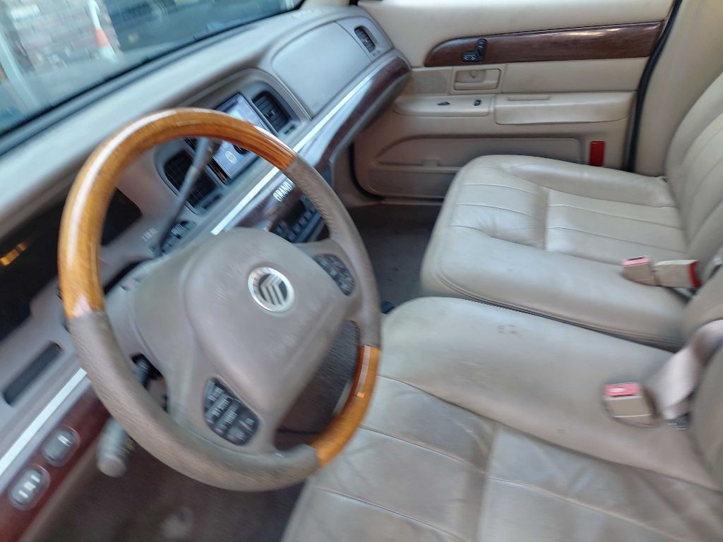 2004 Mercury Grand Marquis Image 5