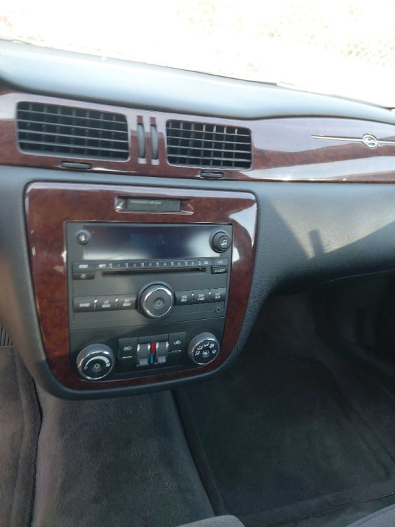 2011 Chevrolet Impala Image 8
