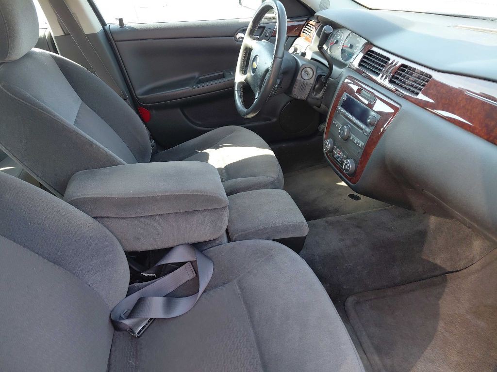 2011 Chevrolet Impala Image 12