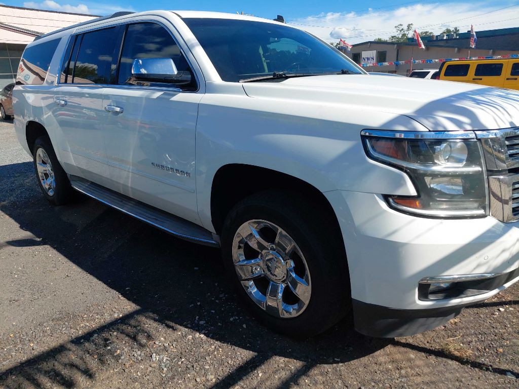 2015 Chevrolet Suburban Image 2