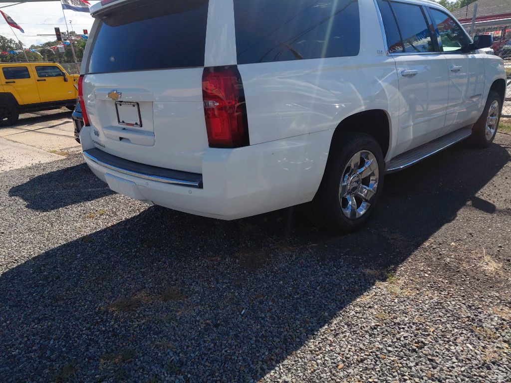 2015 Chevrolet Suburban Image 4