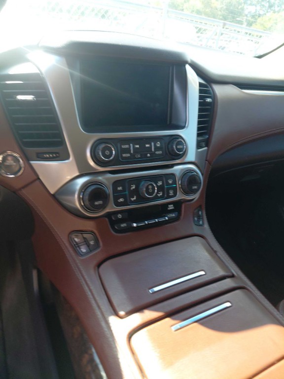 2015 Chevrolet Suburban Image 5