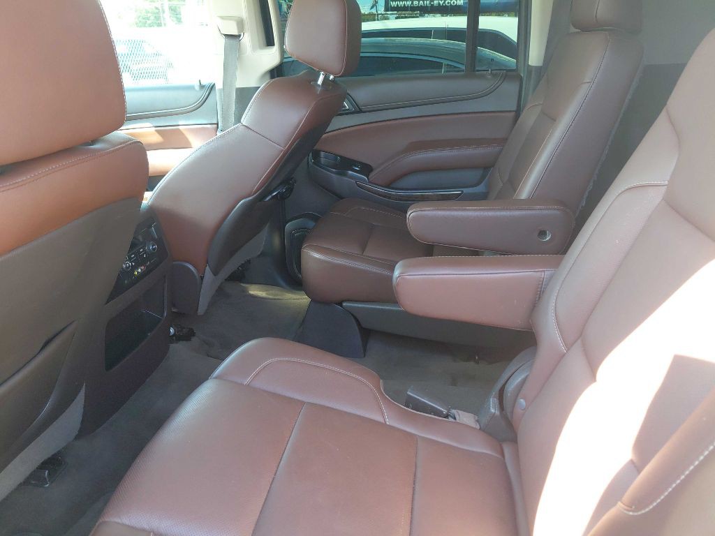 2015 Chevrolet Suburban Image 6