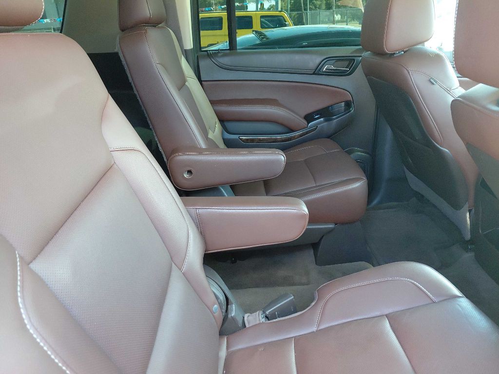 2015 Chevrolet Suburban Image 8