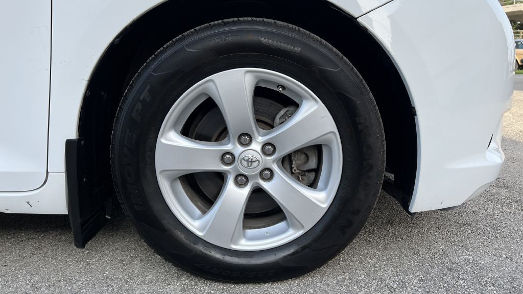 2015 Toyota Sienna Image 8